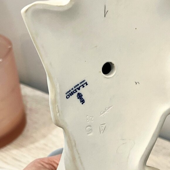 Lladro Clown with Beach Ball #4618 Retired Figurine 14 1/4" long Matte Finish - Picture 10 of 11